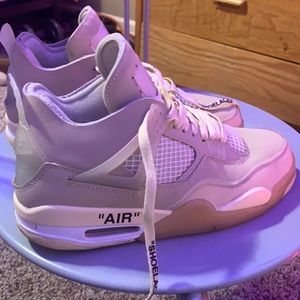 Selling these shoes 
Mint condition
Size 9.5 
Nike (air Jordans)